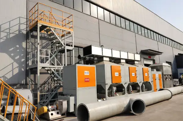 朴华科技两万风量催化燃烧设备安装现场忙 朴华科技两万风量催化燃烧设备安装现场忙