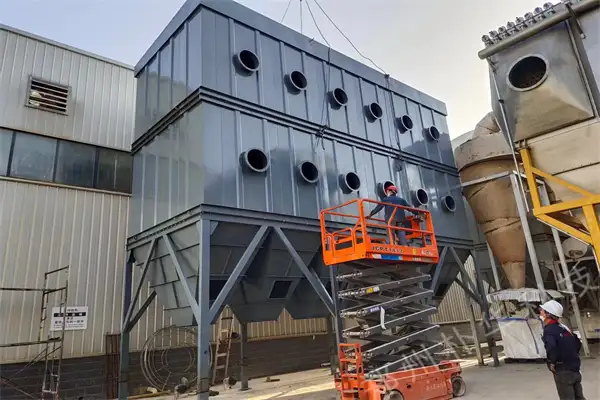 672袋脉冲除尘器安装施工现场 672袋脉冲除尘器安装施工现场