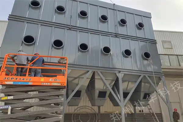 672袋脉冲除尘器安装施工现场 672袋脉冲除尘器安装施工现场