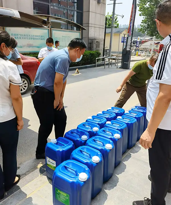 疫情爆发,向郑州市二七区捐赠一吨消毒液 一万只口罩等防疫物资